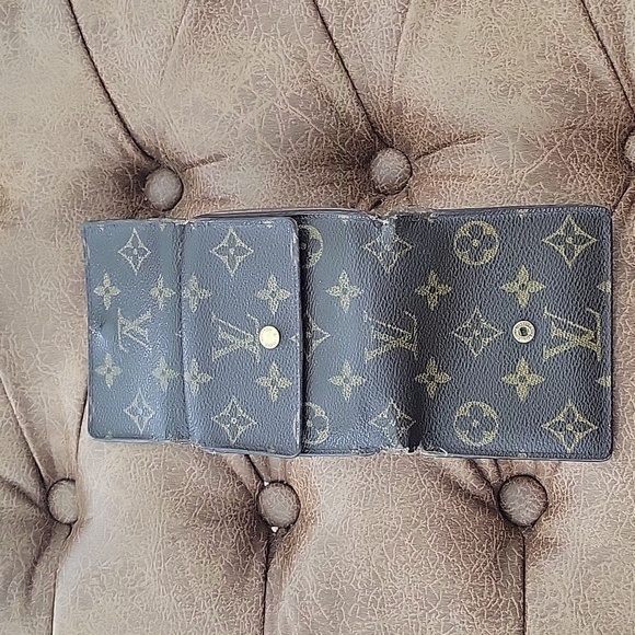 Authentic Vintage Louis Vuitton Wallet - Picture 7 of 16